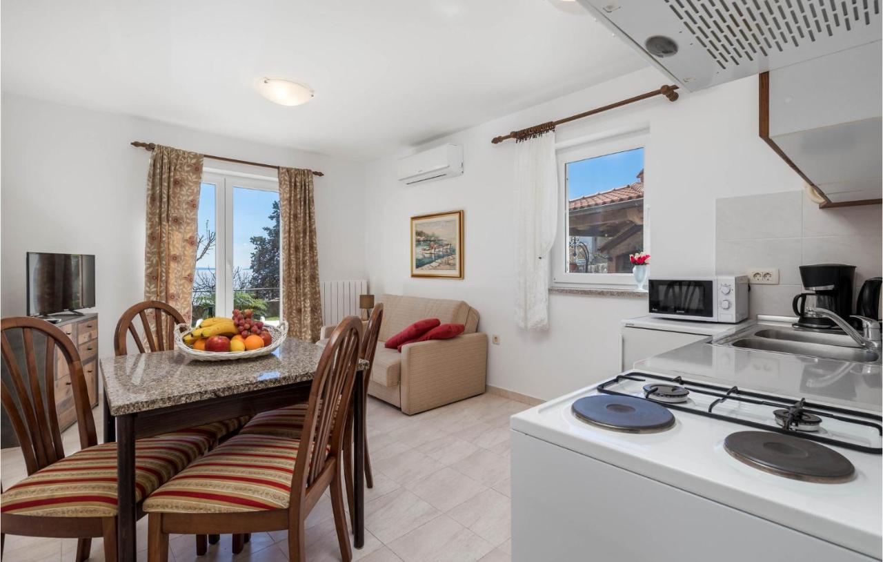 1 Bedroom Cozy Apartment In Ičići Zewnętrze zdjęcie