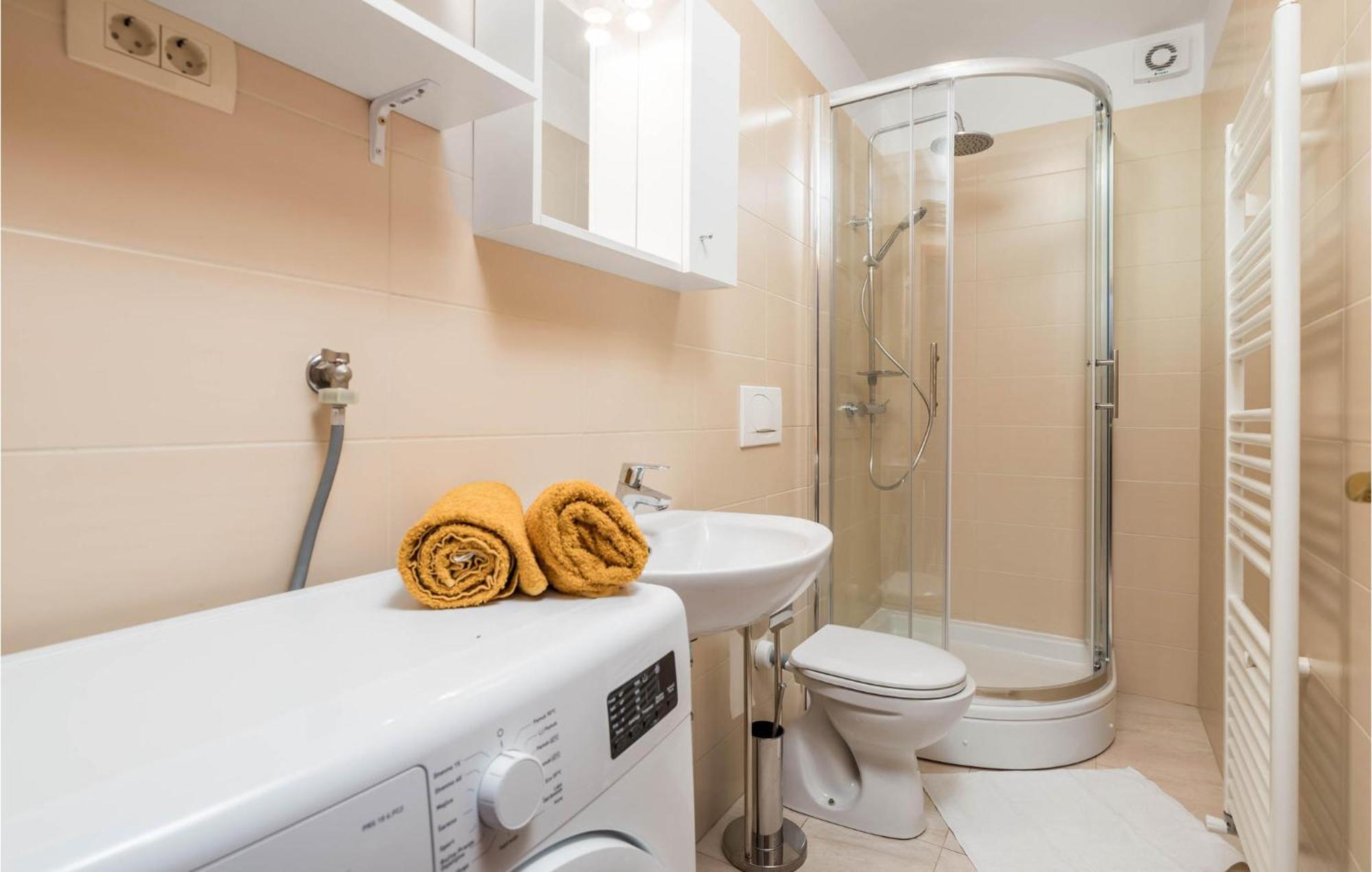 1 Bedroom Cozy Apartment In Ičići Zewnętrze zdjęcie
