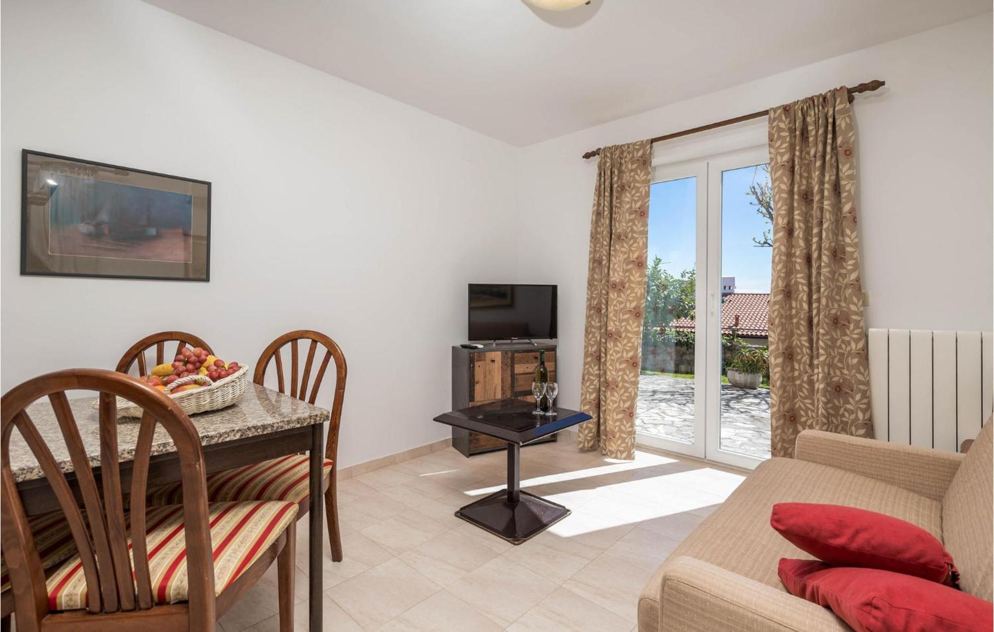 1 Bedroom Cozy Apartment In Ičići Zewnętrze zdjęcie